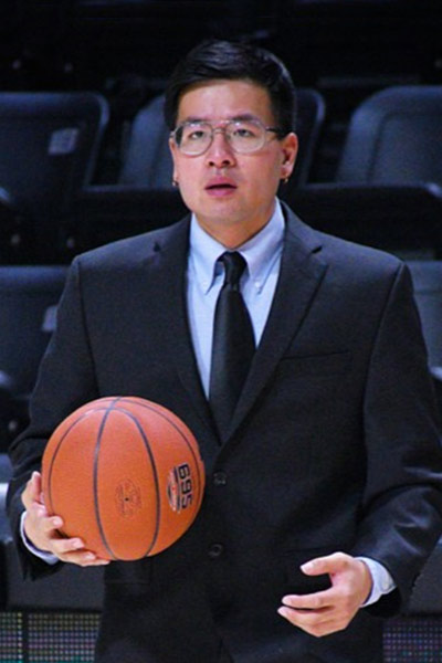 portrait of Jeffery Kee holding a basketball